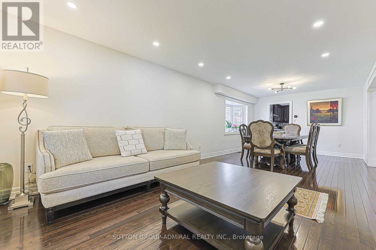 62 Pickett Crescent, Richmond Hill, Ontario  L4C 9L3 - Photo 7 - N13713666