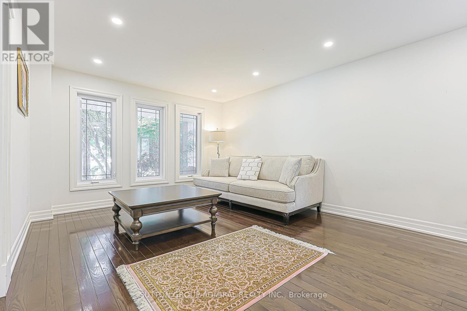 62 Pickett Crescent, Richmond Hill, Ontario  L4C 9L3 - Photo 5 - N13713666