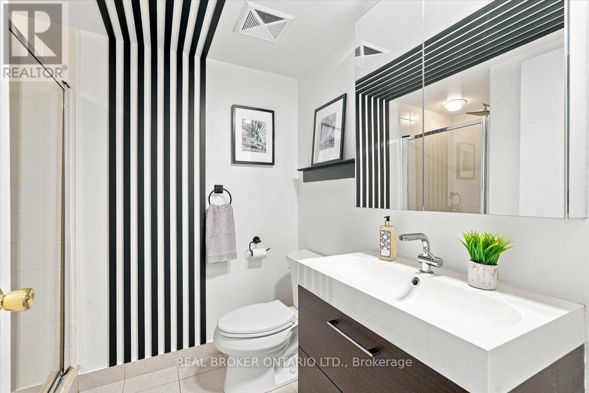 1468 - 209 Fort York Boulevard, Toronto, Ontario  M5V 4A1 - Photo 12 - C13716134