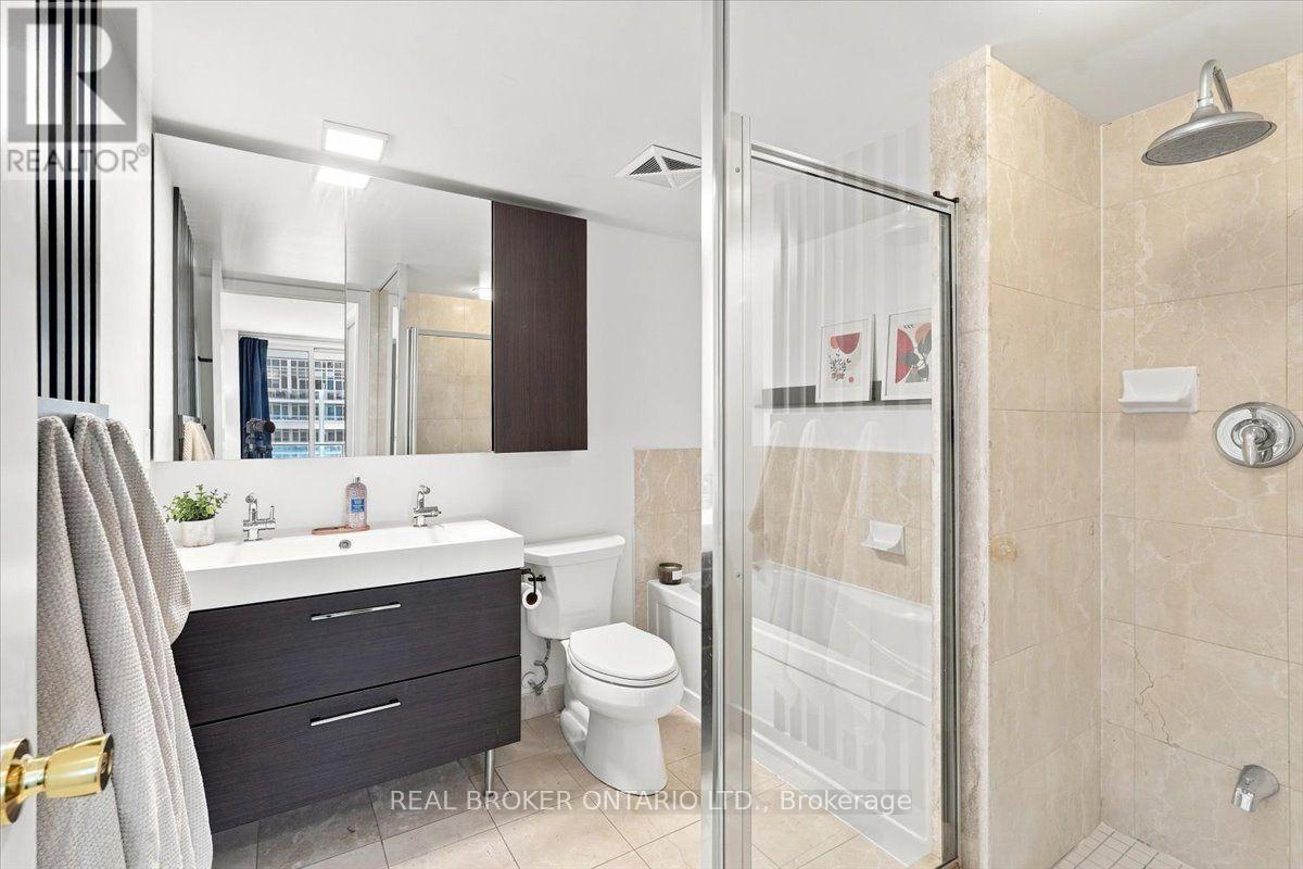 1468 - 209 Fort York Boulevard, Toronto, Ontario  M5V 4A1 - Photo 16 - C13716134