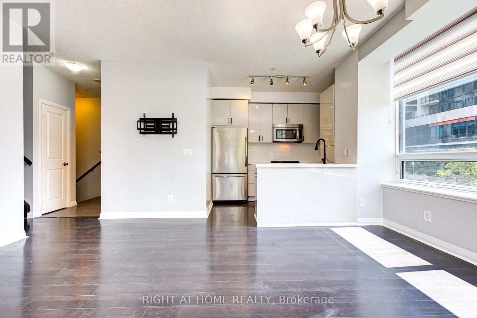 101 - 55 Eglinton Avenue W, Mississauga (Hurontario), Ontario  L5R 0E4 - Photo 8 - W13716090