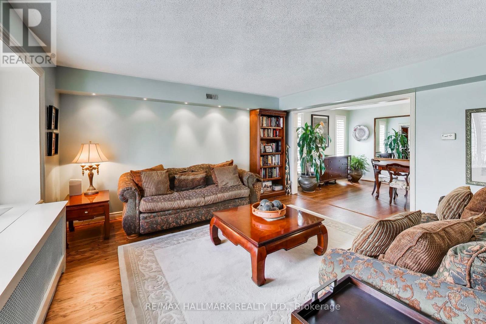 76 Ashbourne Drive, Toronto, Ontario  M9B 4H5 - Photo 5 - W13716126