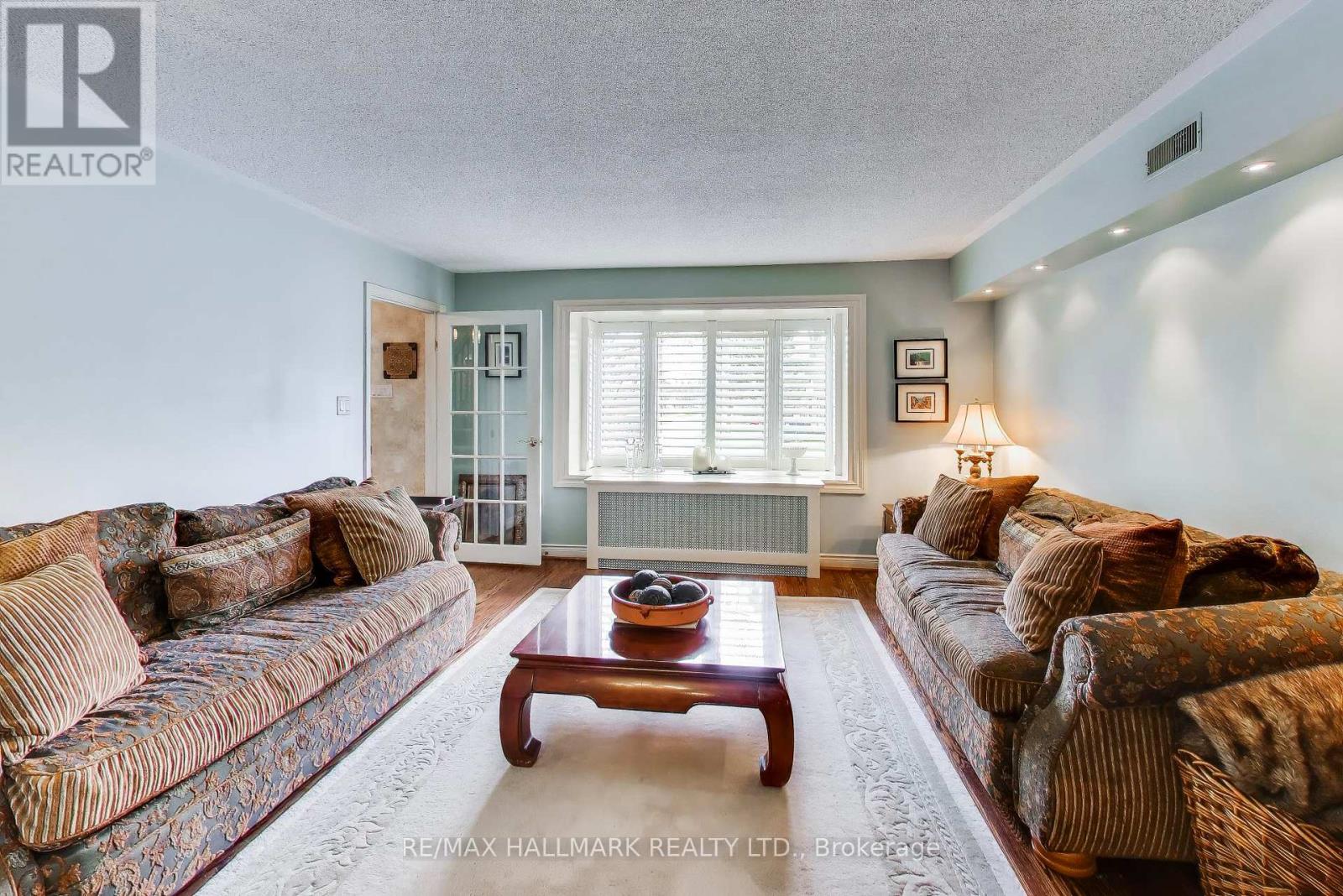 76 Ashbourne Drive, Toronto, Ontario  M9B 4H5 - Photo 7 - W13716126