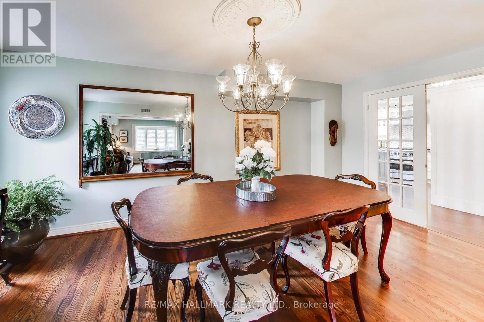 76 Ashbourne Drive, Toronto, Ontario  M9B 4H5 - Photo 8 - W13716126