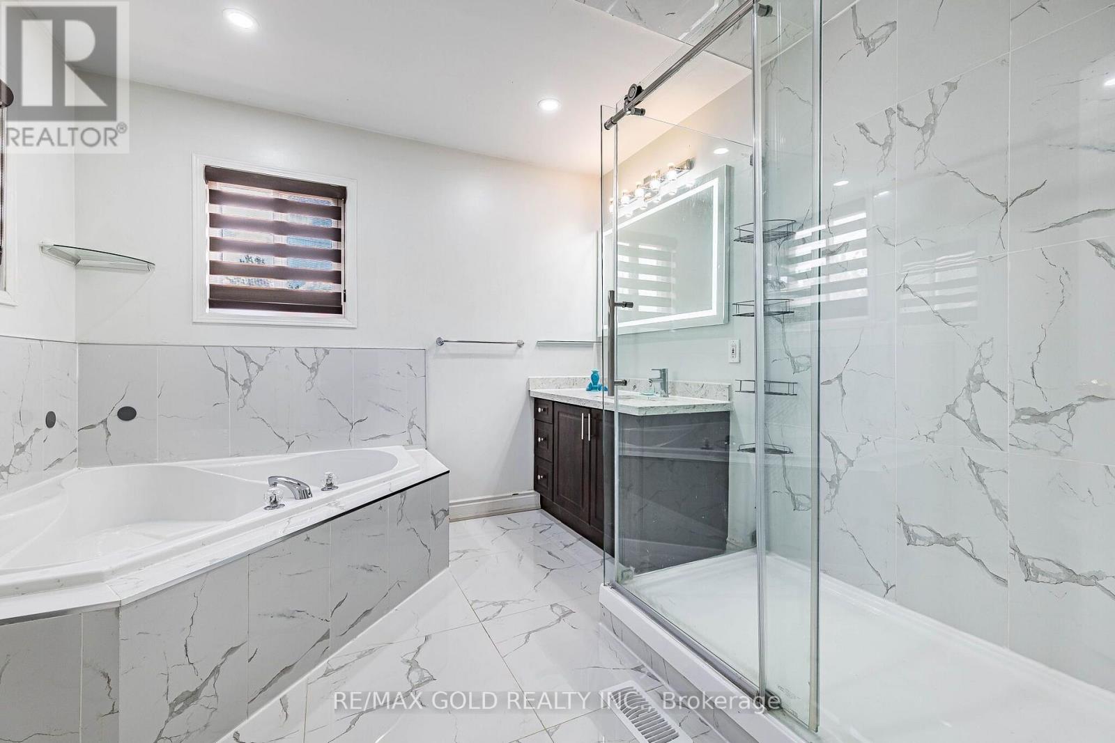 60 Four Seasons Circle, Brampton, Ontario  L7A 2A7 - Photo 21 - W13716140
