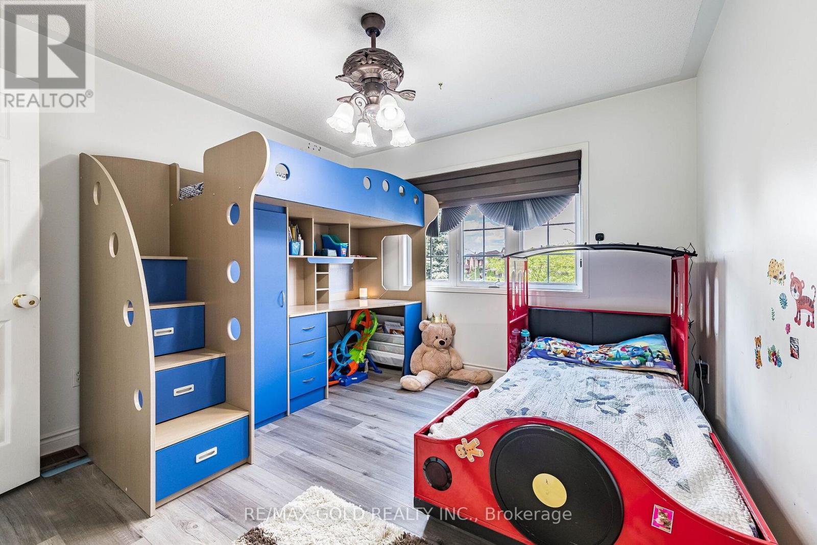 60 Four Seasons Circle, Brampton, Ontario  L7A 2A7 - Photo 24 - W13716140