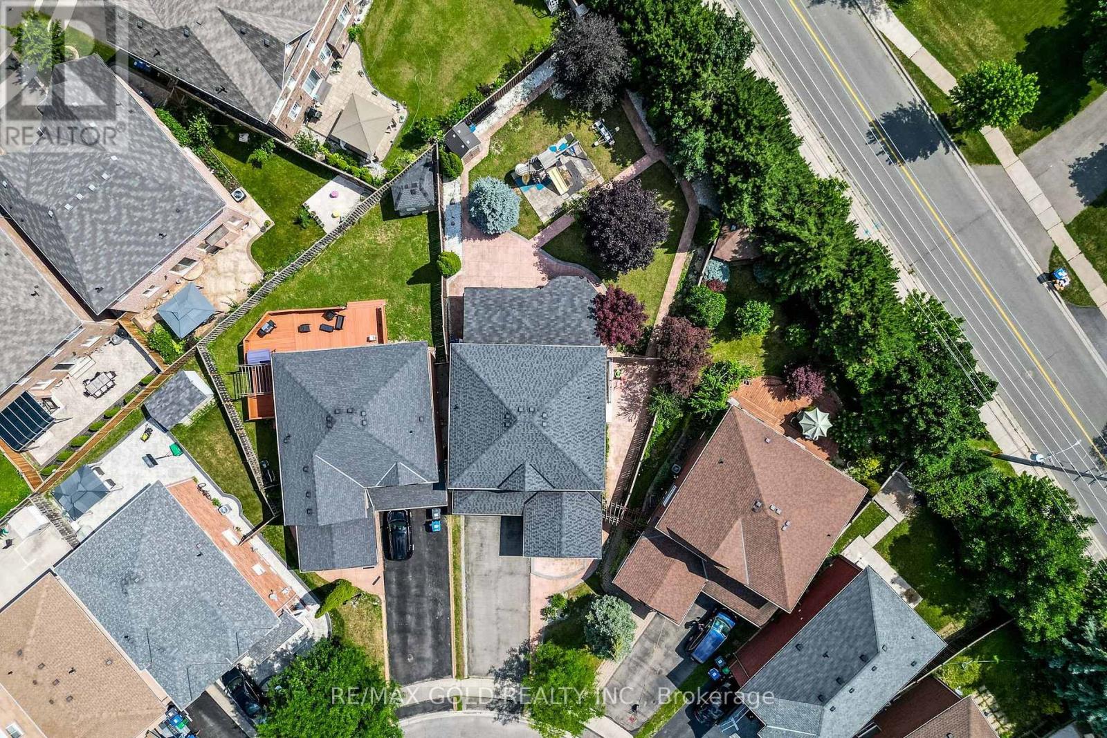 60 Four Seasons Circle, Brampton, Ontario  L7A 2A7 - Photo 40 - W13716140