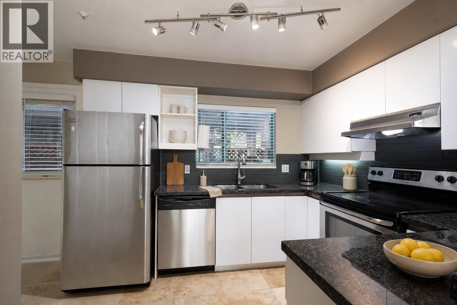 108e 3081 Glen Drive, Coquitlam, British Columbia  V3B 2P8 - Photo 9 - R3145972