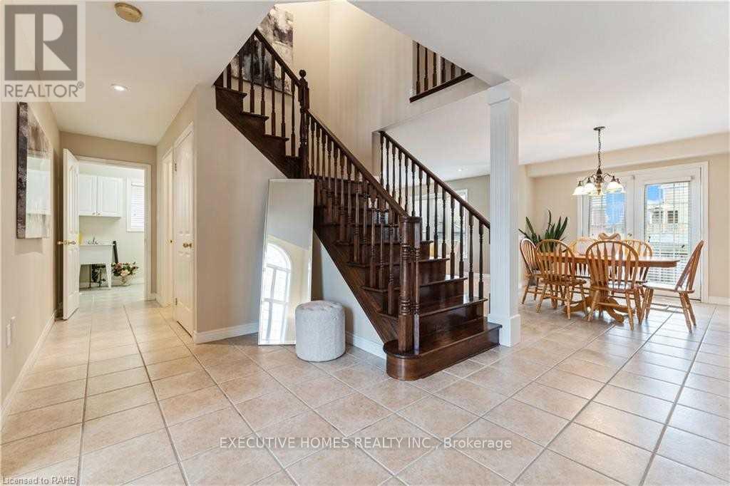 (Main Level) - 8 Roelfson Drive, Hamilton, Ontario  L9K 1P1 - Photo 11 - X13716082