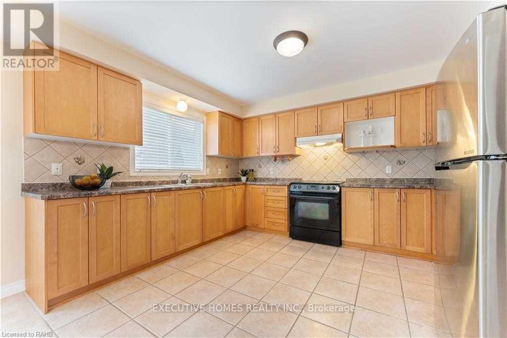 (Main Level) - 8 Roelfson Drive, Hamilton, Ontario  L9K 1P1 - Photo 15 - X13716082