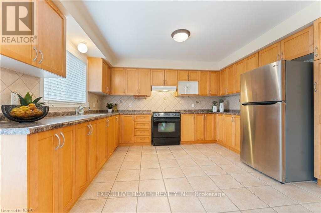 (Main Level) - 8 Roelfson Drive, Hamilton, Ontario  L9K 1P1 - Photo 16 - X13716082