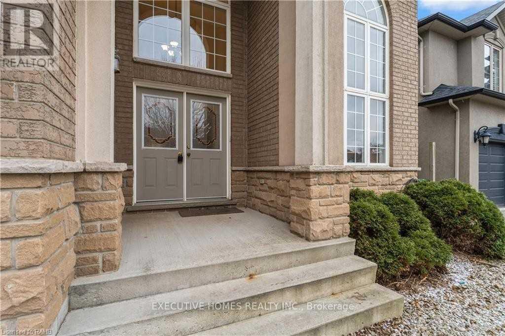 (Main Level) - 8 Roelfson Drive, Hamilton, Ontario  L9K 1P1 - Photo 3 - X13716082