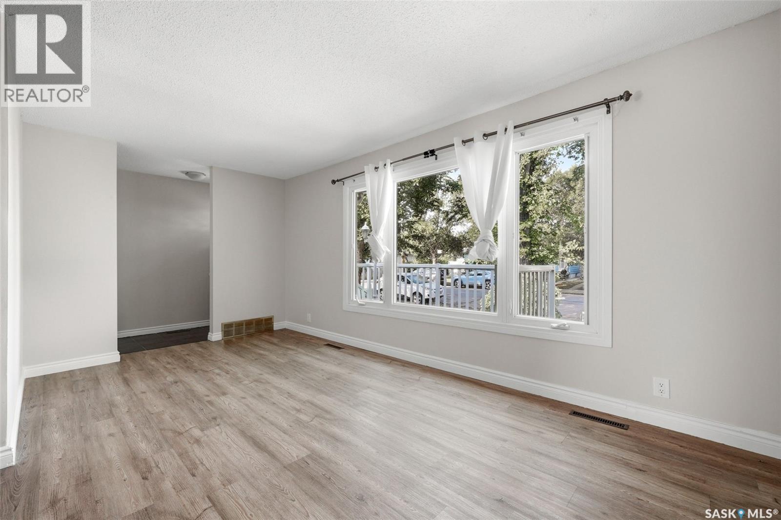 455 Froom Crescent, Regina, Saskatchewan  S4N 1T5 - Photo 3 - SK046703