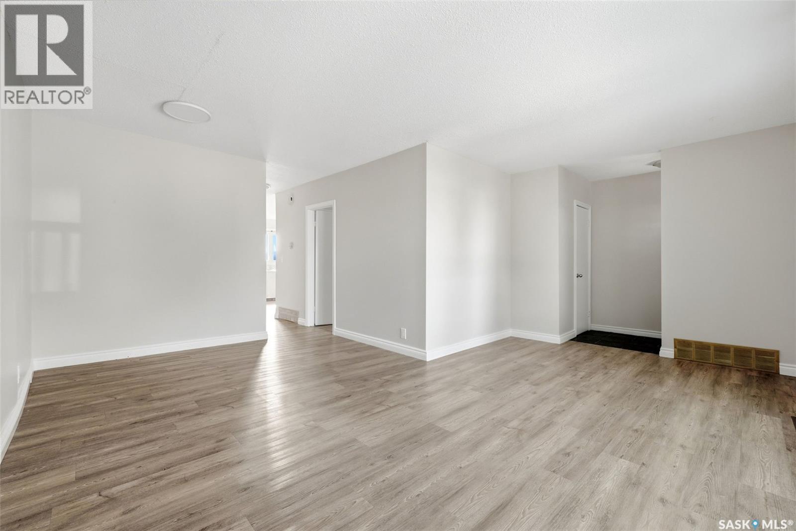 455 Froom Crescent, Regina, Saskatchewan  S4N 1T5 - Photo 5 - SK046703