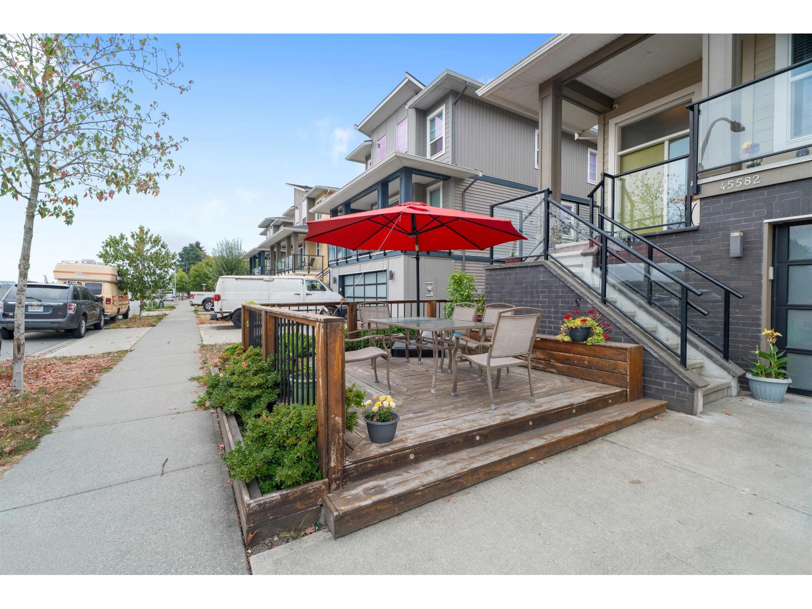 45582 Meadowbrook Drive, Chilliwack Proper South, Chilliwack, British Columbia  V2P 0G6 - Photo 2 - R3158435