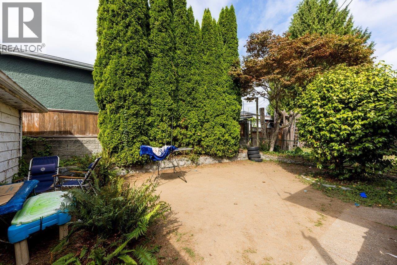 911 Sperling Avenue, Burnaby, British Columbia V5B 4H7 - Photo 4 - R3157999