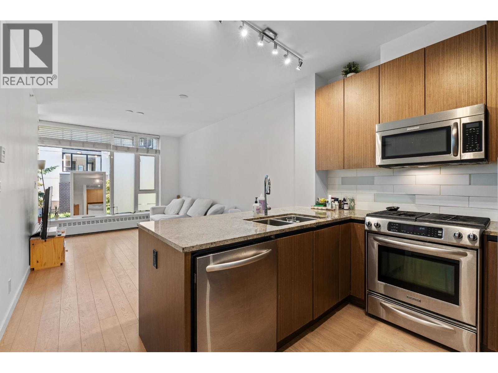 205 135 W 2nd Street, North Vancouver, British Columbia V7M 0C5 - Photo 4 - R3159201