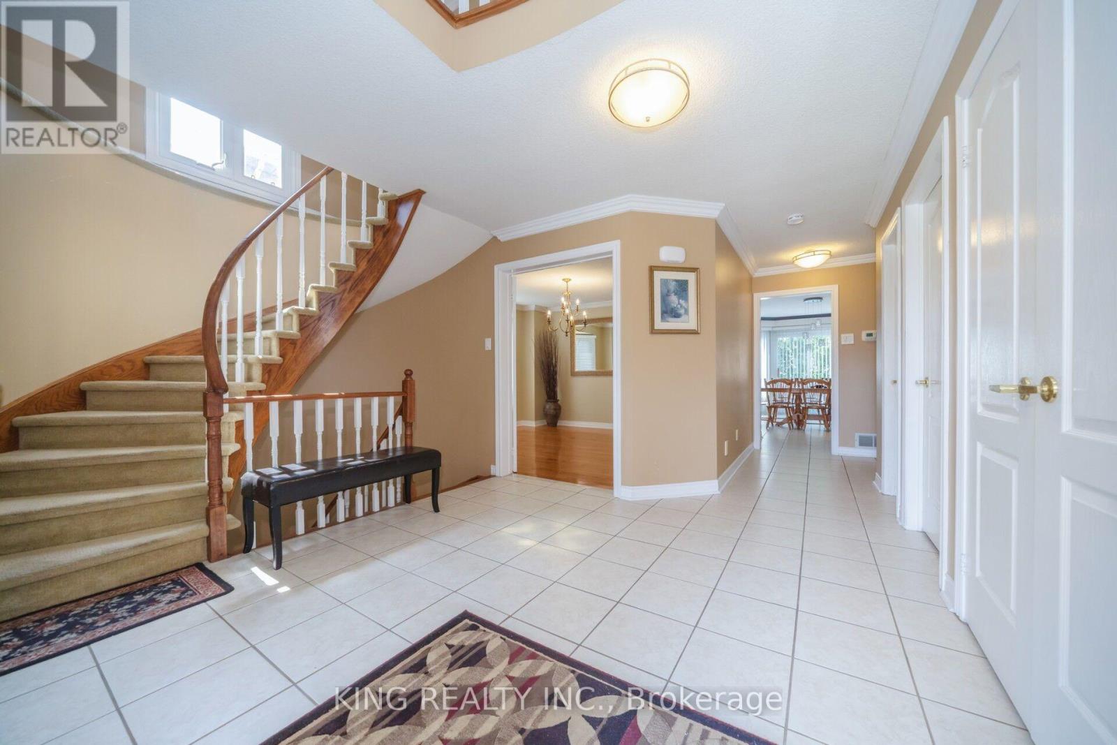 52 Leeward Drive, Brampton, Ontario  L6S 5V8 - Photo 3 - W13716154