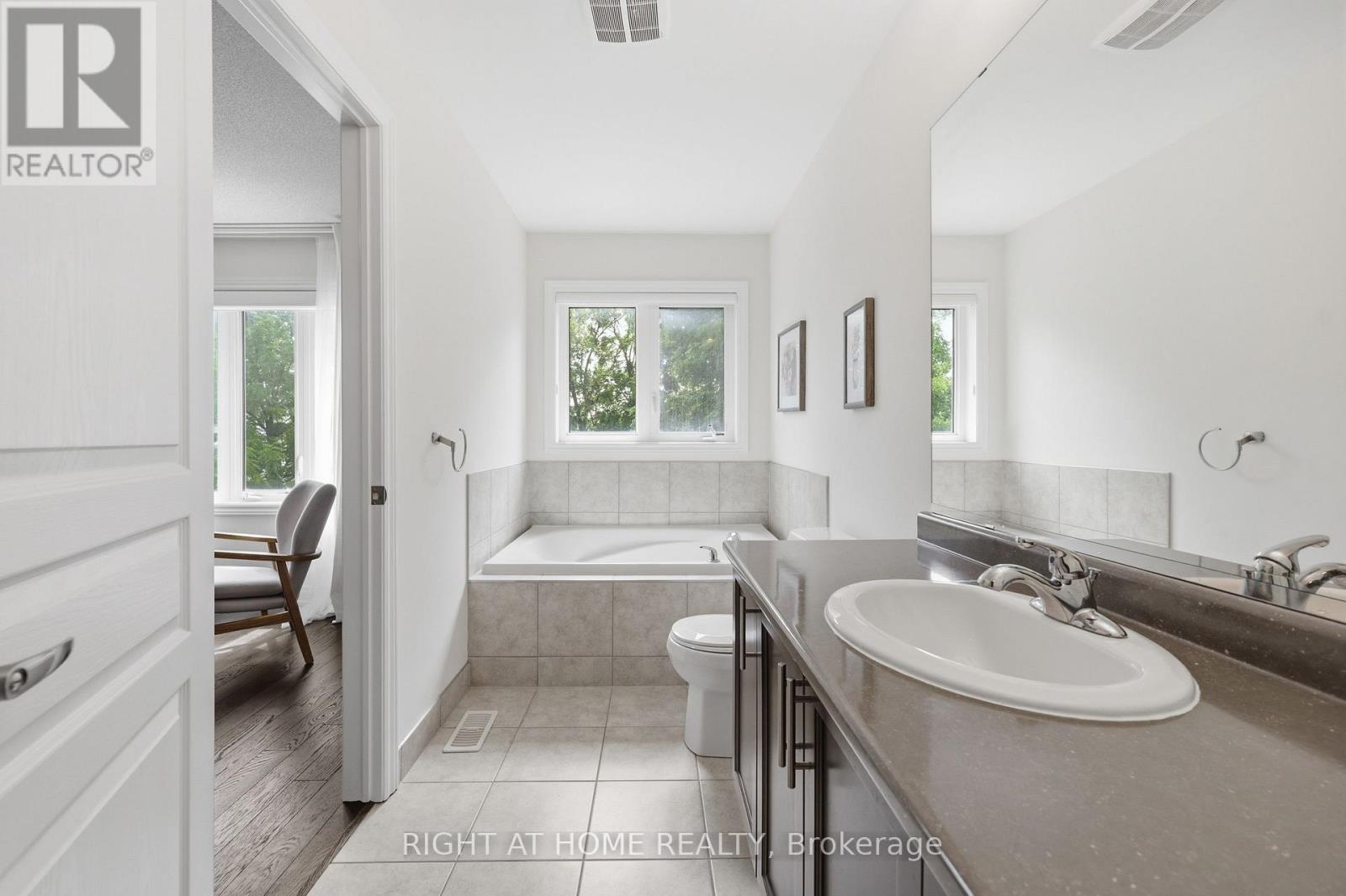 52 Upper Canada Court, Halton Hills, Ontario  L7G 0L1 - Photo 18 - W13716178