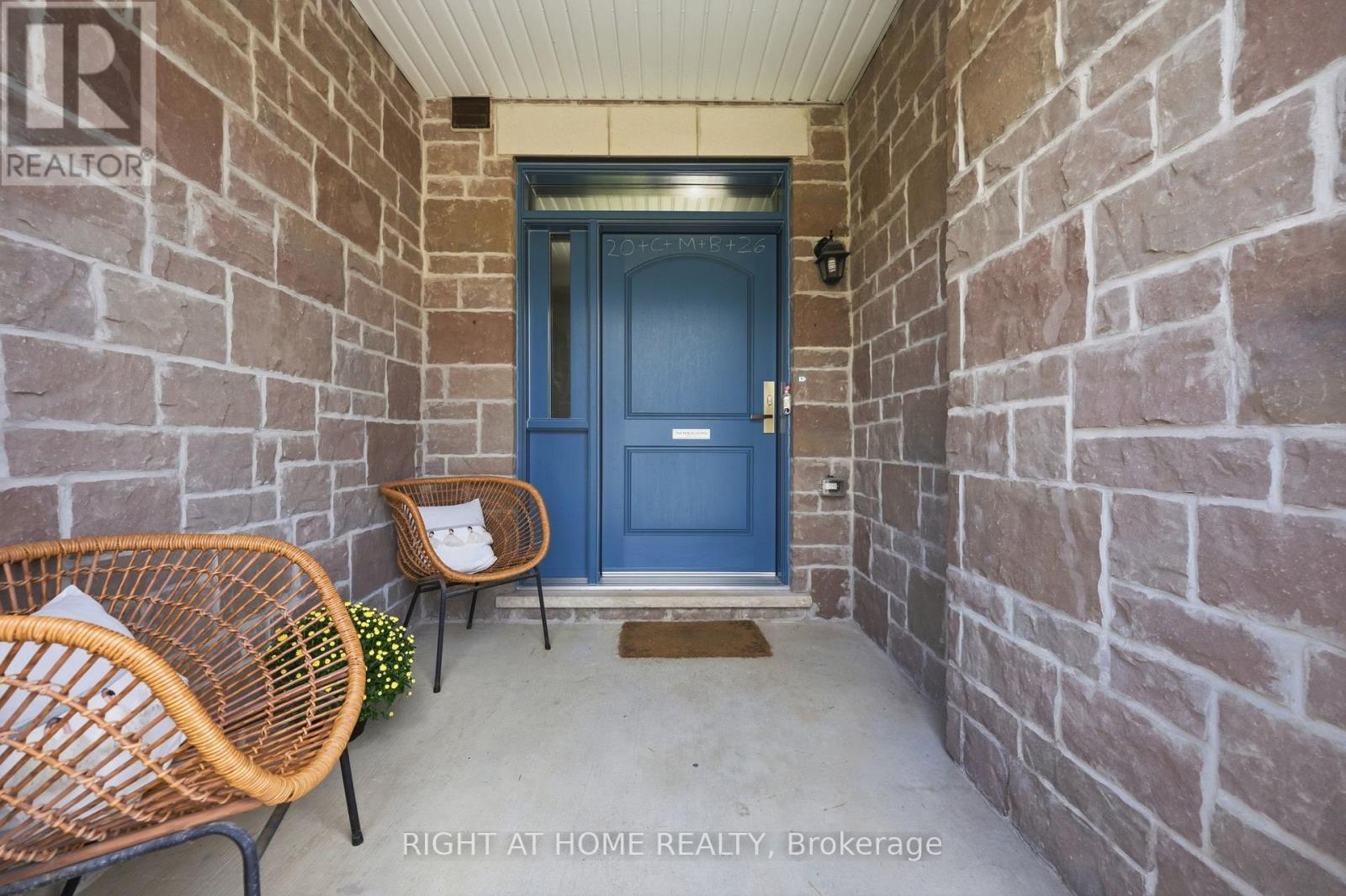 52 Upper Canada Court, Halton Hills, Ontario  L7G 0L1 - Photo 2 - W13716178