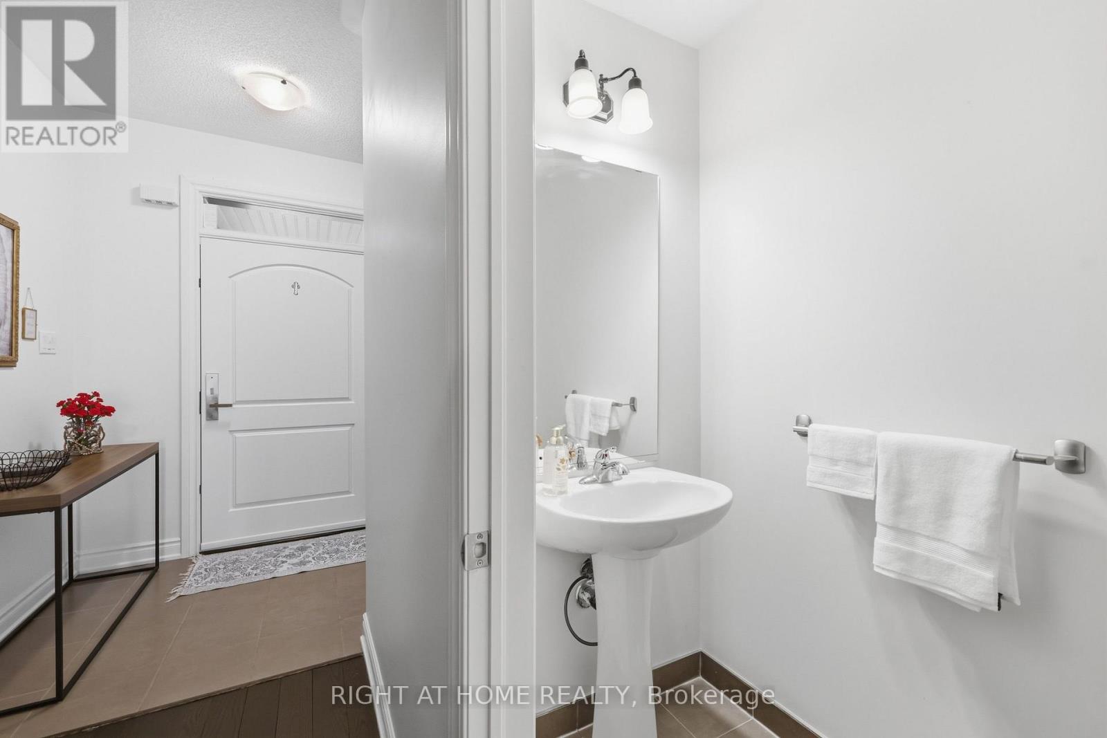52 Upper Canada Court, Halton Hills, Ontario  L7G 0L1 - Photo 6 - W13716178