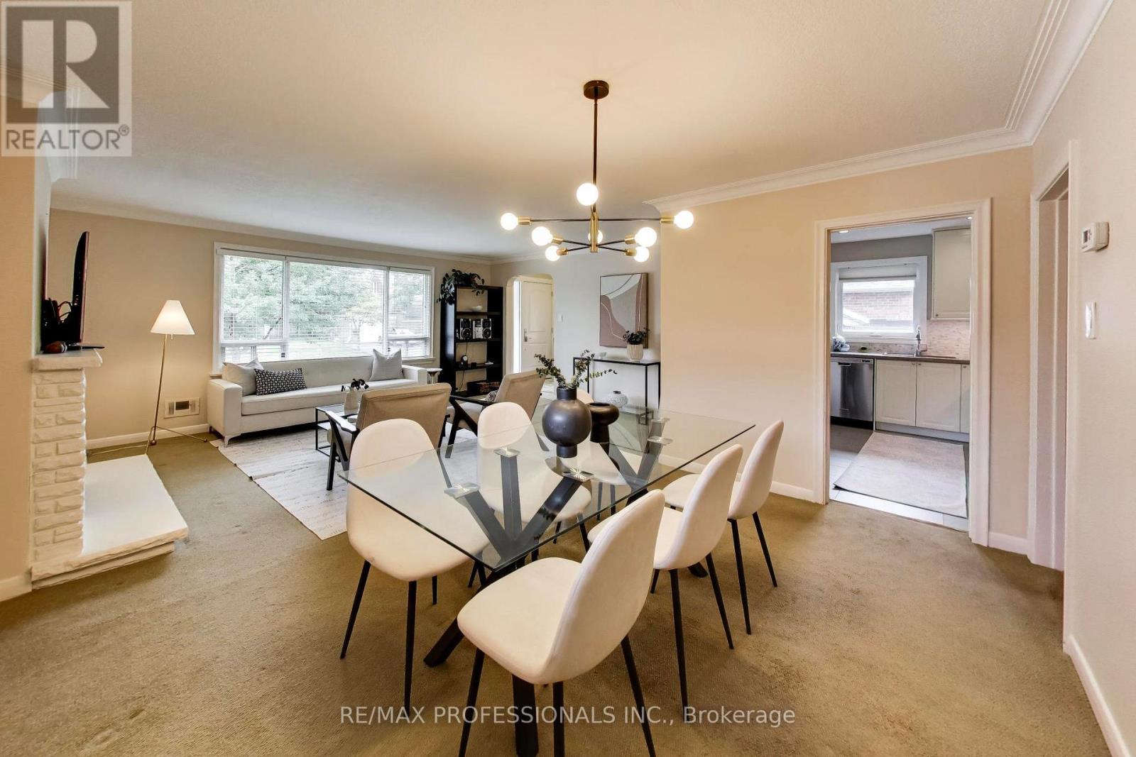 24 Beaverbrook Avenue, Toronto, Ontario  M9B 2M9 - Photo 11 - W13716188
