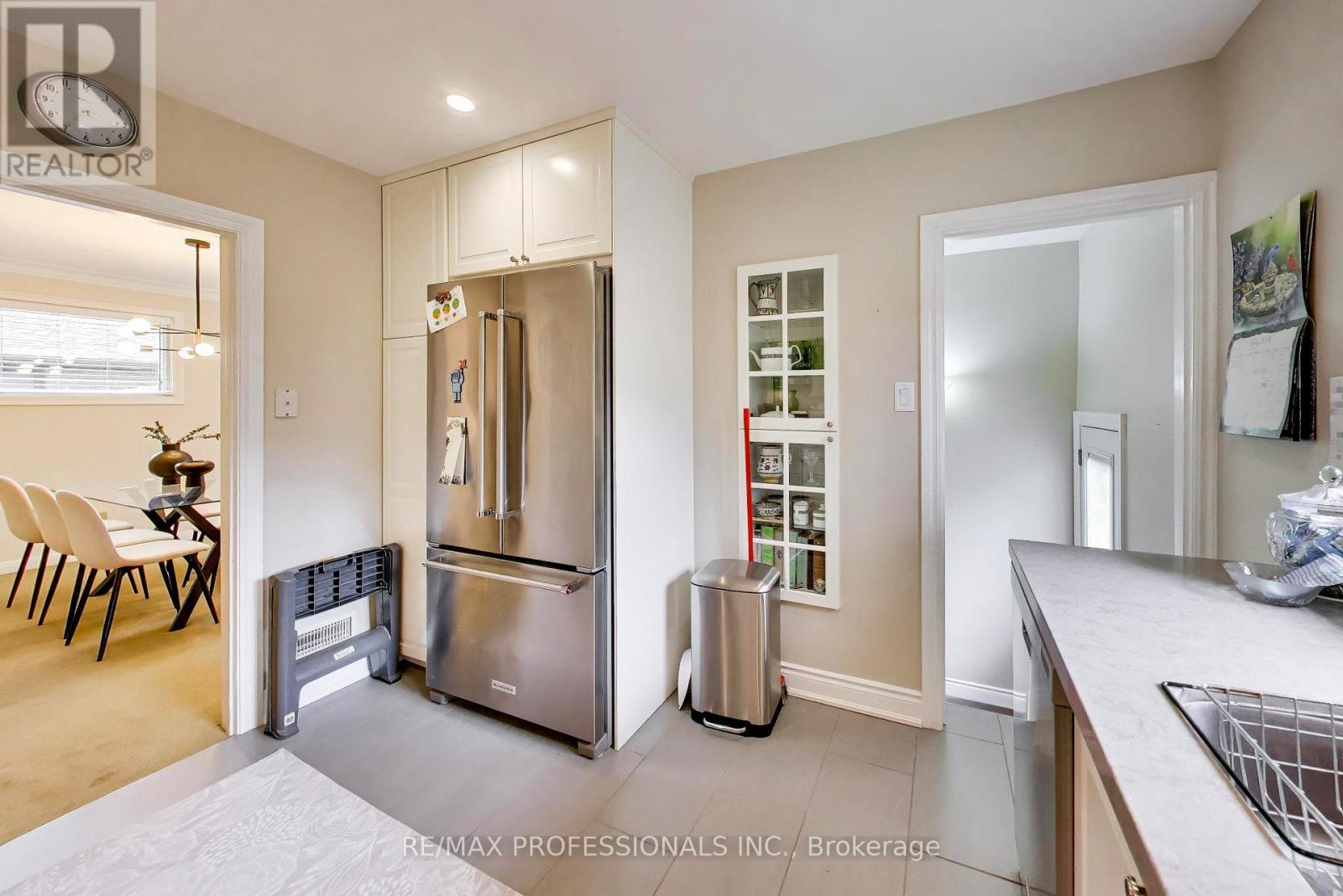 24 Beaverbrook Avenue, Toronto, Ontario  M9B 2M9 - Photo 13 - W13716188