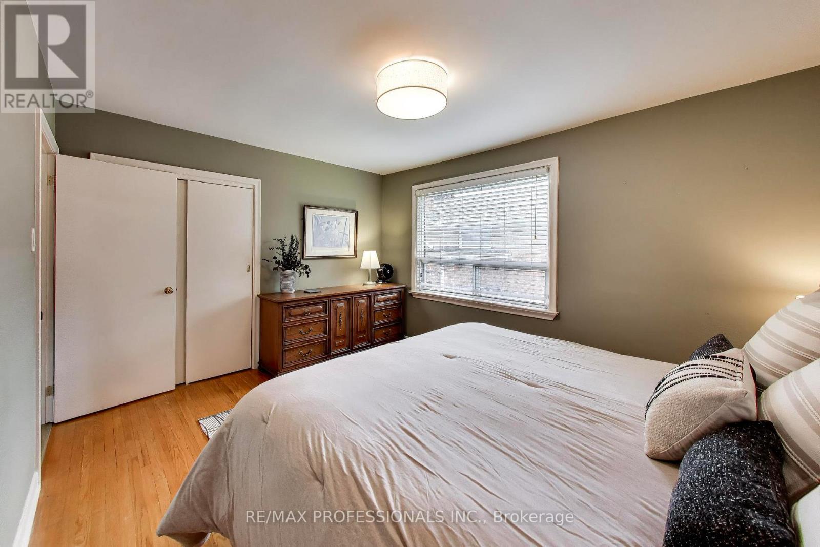 24 Beaverbrook Avenue, Toronto, Ontario  M9B 2M9 - Photo 16 - W13716188