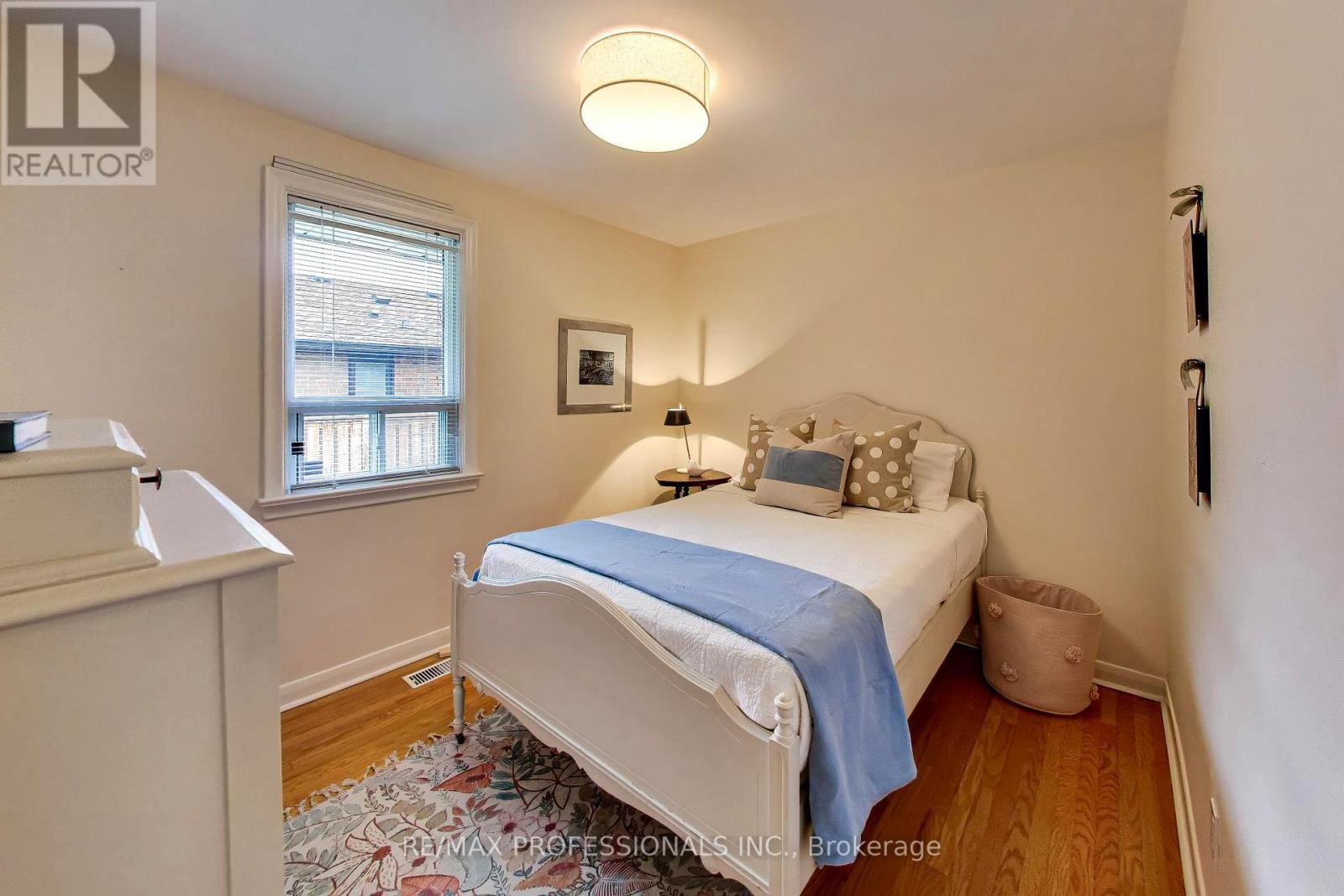 24 Beaverbrook Avenue, Toronto, Ontario  M9B 2M9 - Photo 17 - W13716188