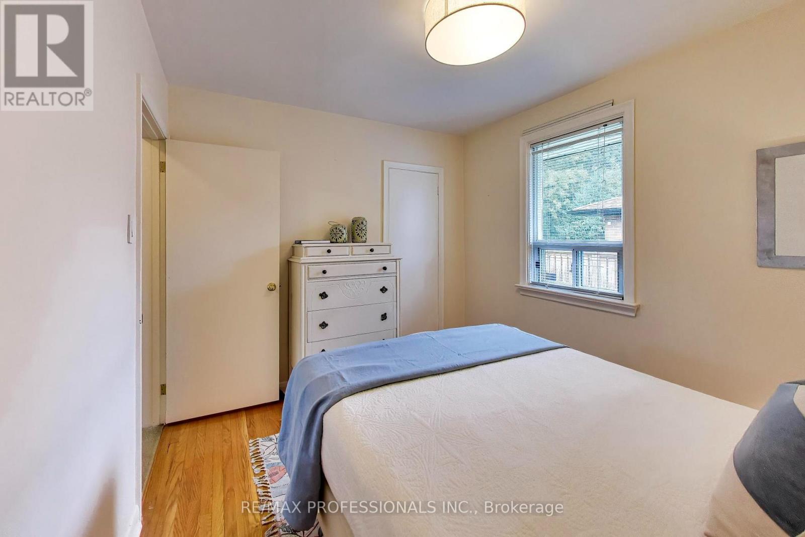 24 Beaverbrook Avenue, Toronto, Ontario  M9B 2M9 - Photo 18 - W13716188