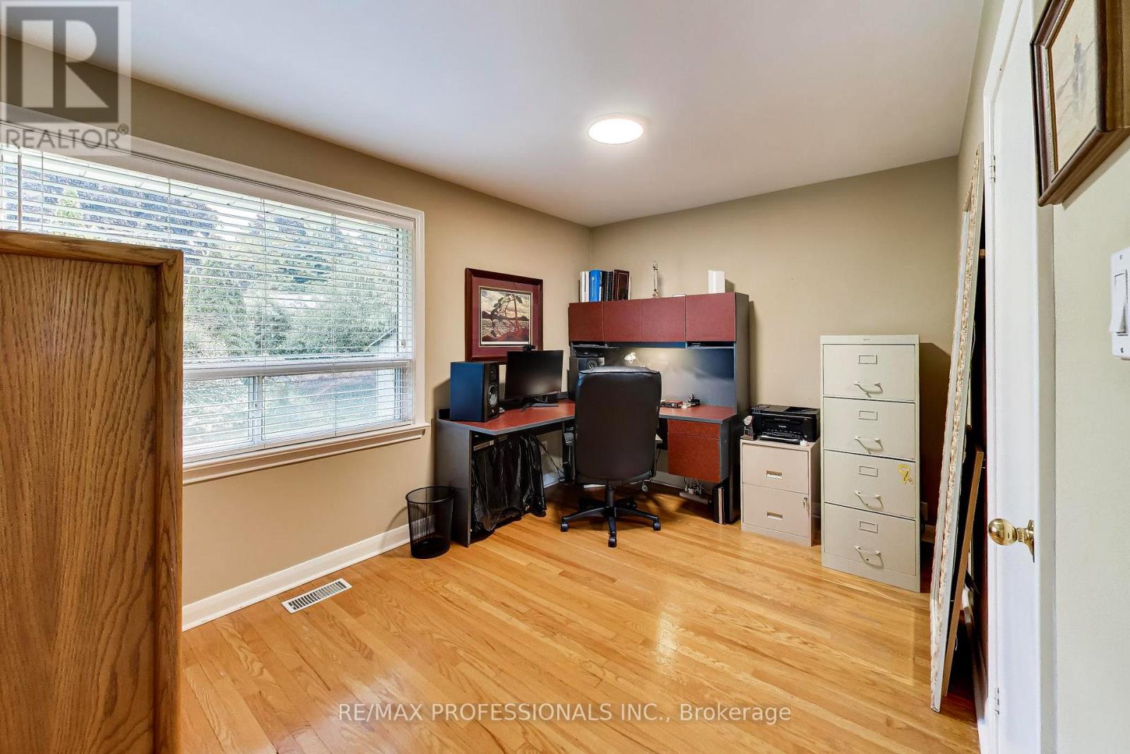 24 Beaverbrook Avenue, Toronto, Ontario  M9B 2M9 - Photo 19 - W13716188