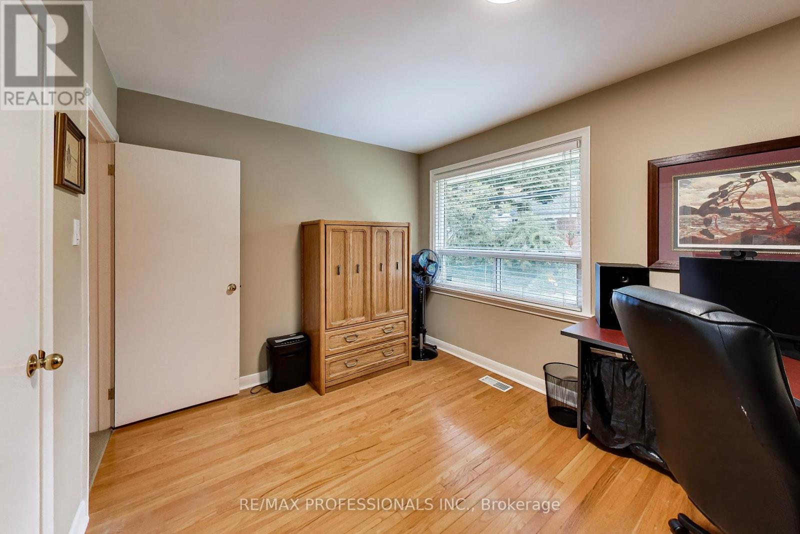 24 Beaverbrook Avenue, Toronto, Ontario  M9B 2M9 - Photo 20 - W13716188