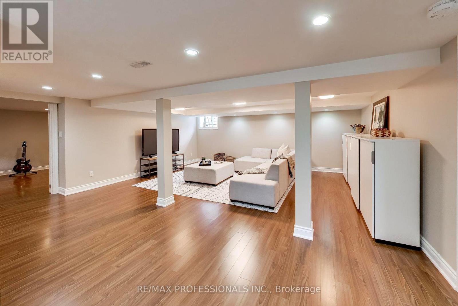 24 Beaverbrook Avenue, Toronto, Ontario  M9B 2M9 - Photo 22 - W13716188