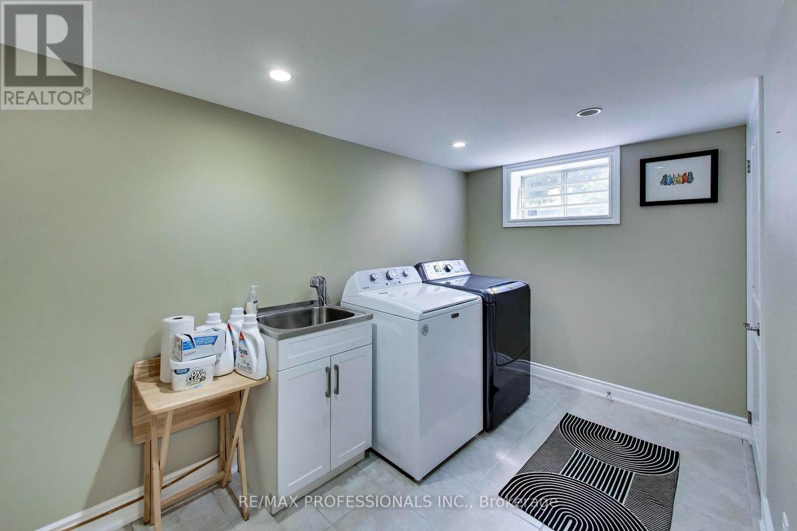 24 Beaverbrook Avenue, Toronto, Ontario  M9B 2M9 - Photo 29 - W13716188