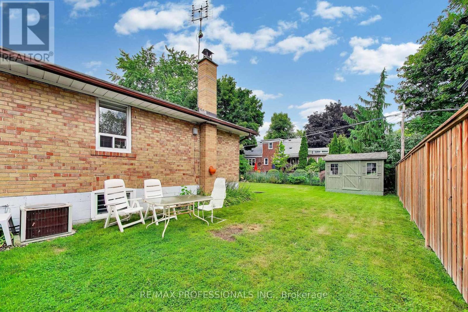 24 Beaverbrook Avenue, Toronto, Ontario  M9B 2M9 - Photo 36 - W13716188