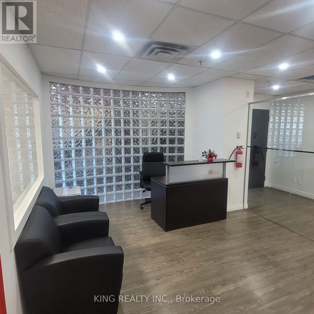 7-104 - 2600 Skymark Avenue, Mississauga, Ontario  L4W 5B2 - Photo 3 - W13716192