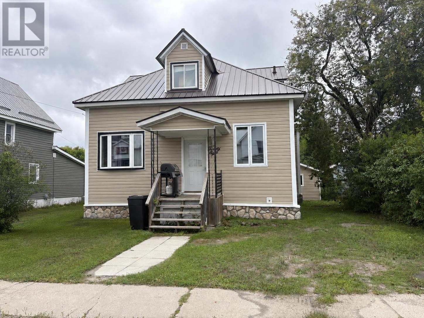 28 Aberdeen Street South, Chapleau, Ontario