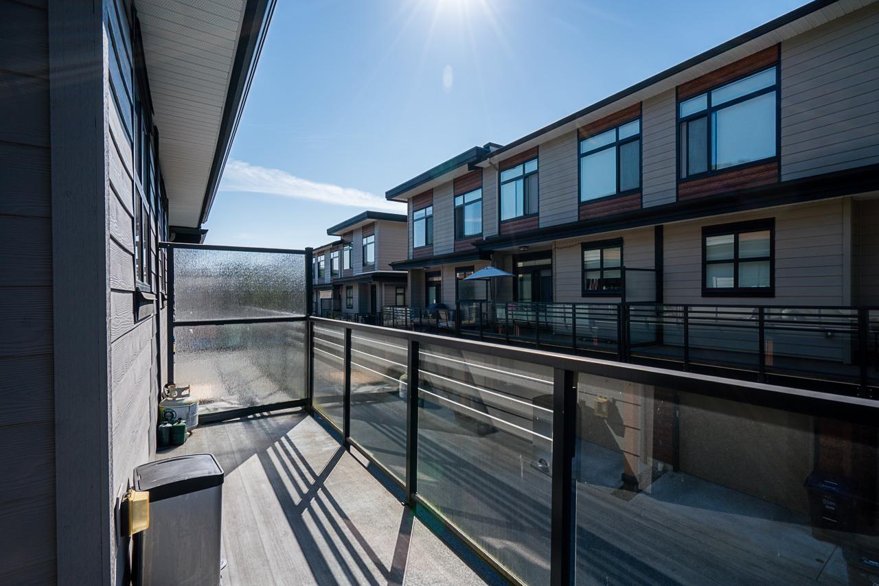 200 16488 64 AVENUE, Surrey, British Columbia