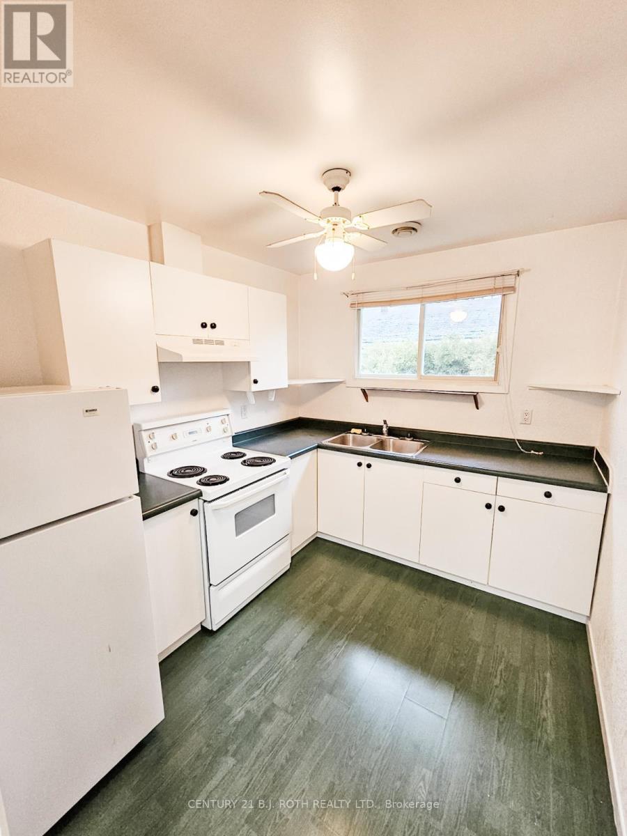 33 Beaumaur Drive, Penetanguishene, Ontario  L9M 1V7 - Photo 10 - S13716254