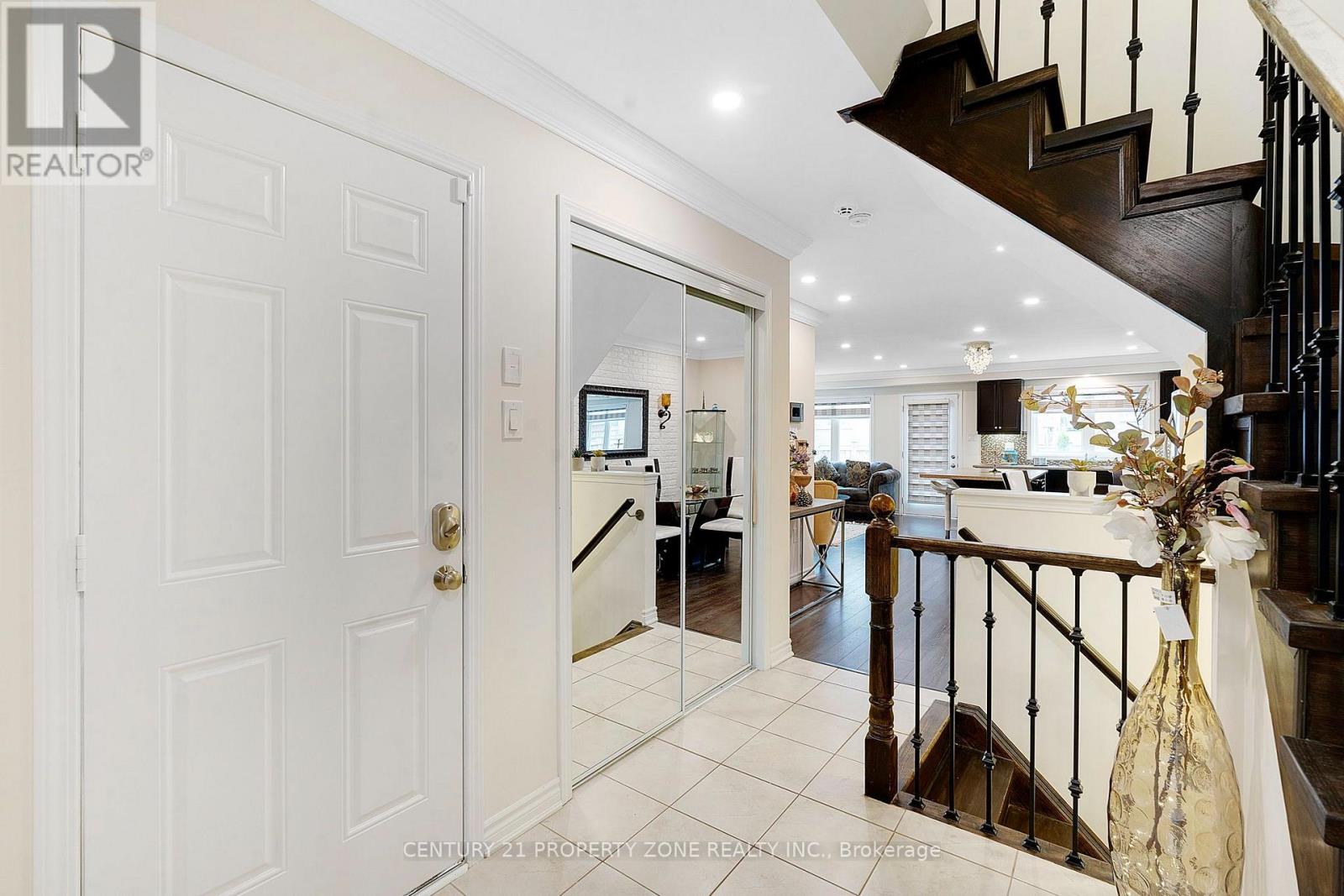 12 Lothbury Drive, Brampton, Ontario  L7A 4G7 - Photo 5 - W13716198