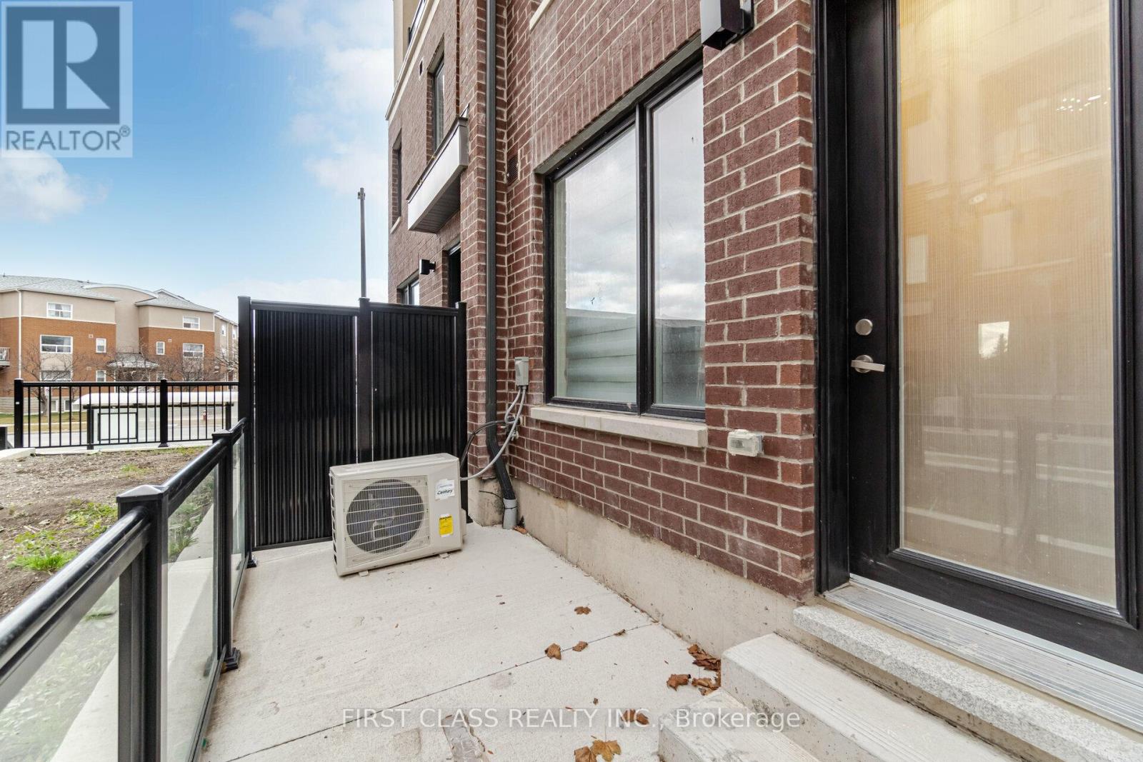 30 - 3405 Ridgeway Drive, Mississauga, Ontario  L5L 5T3 - Photo 3 - W13716212