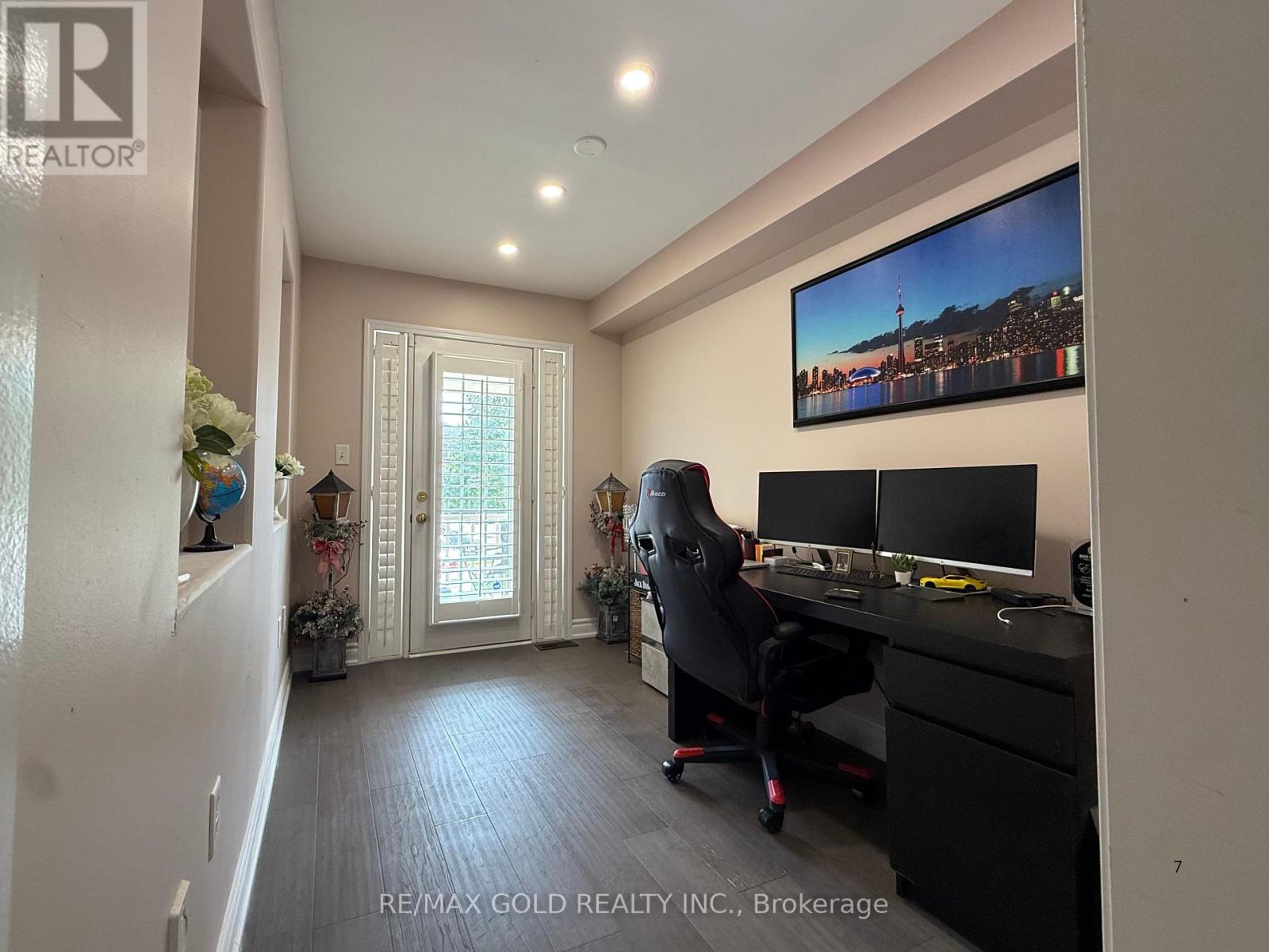 13 Eastway Street, Brampton, Ontario  L6S 6L5 - Photo 8 - W13716242