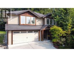 4995 BAY ROAD, Sechelt, British Columbia