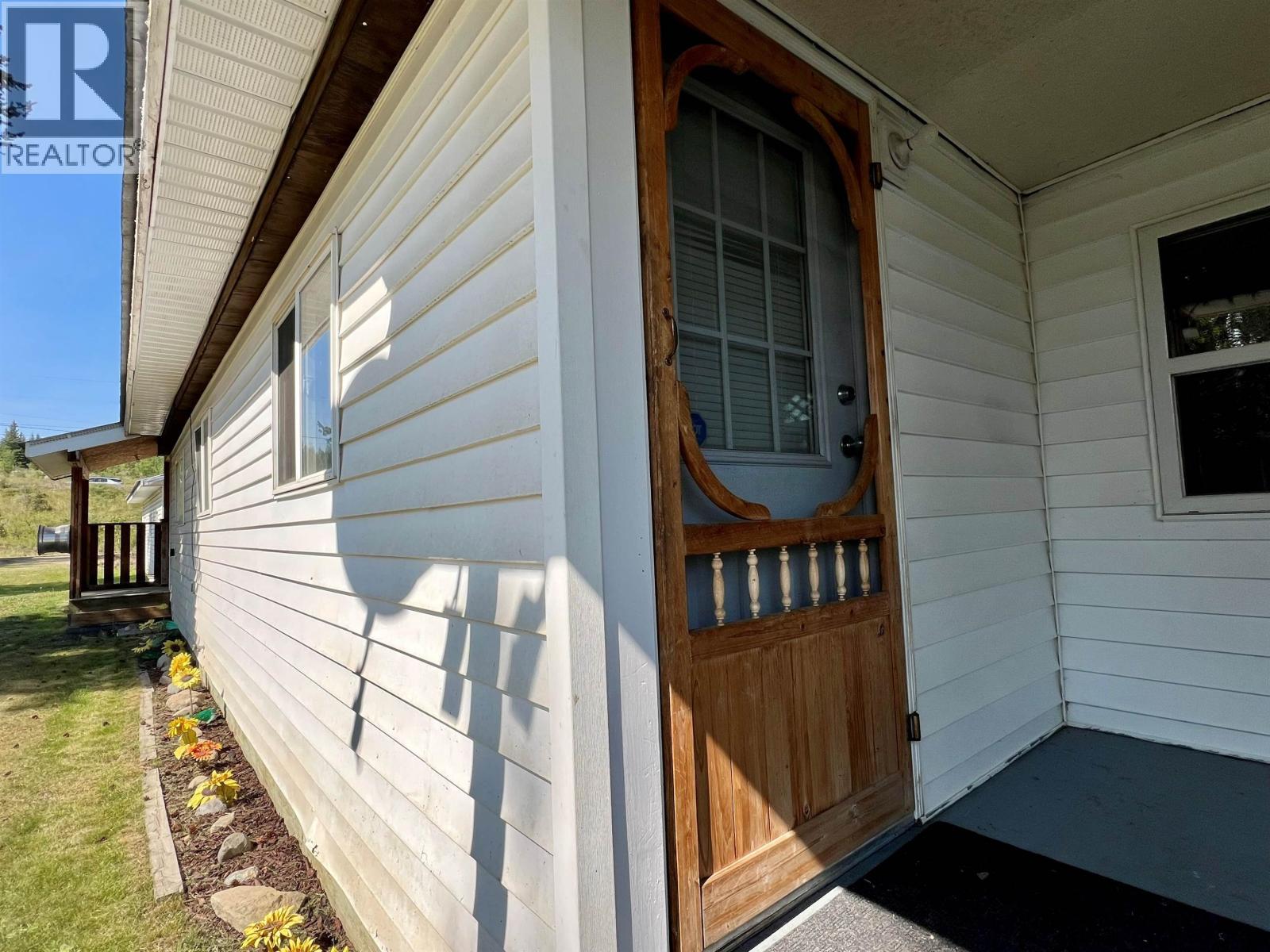 5396 Park Drive, 100 Mile House, British Columbia  V0K 2E1 - Photo 4 - R3159272