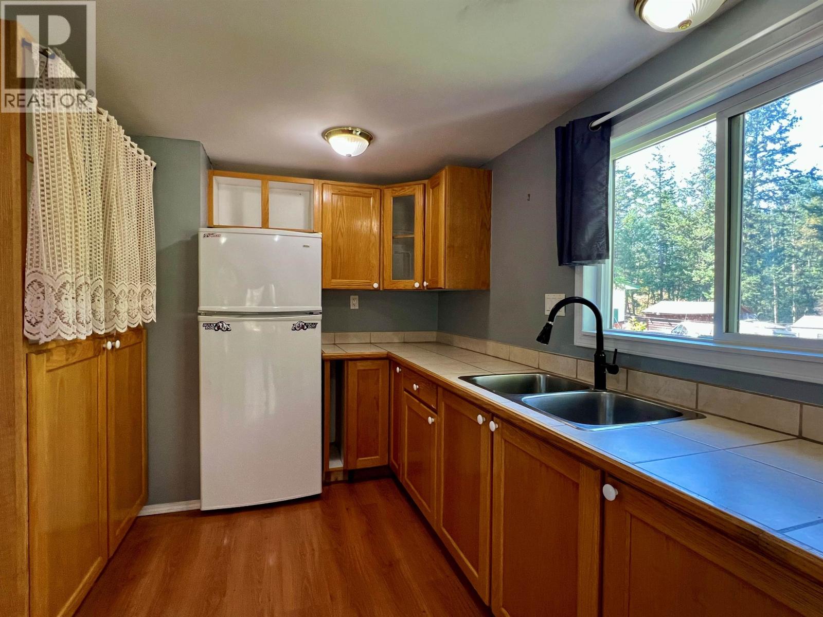 5396 Park Drive, 100 Mile House, British Columbia  V0K 2E1 - Photo 8 - R3159272
