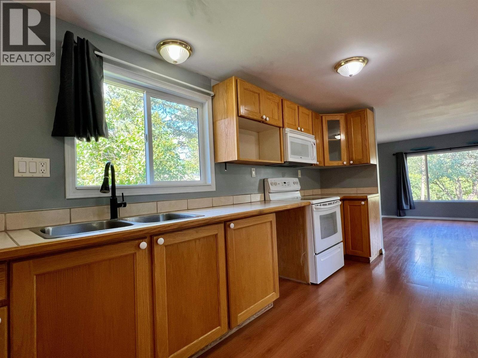 5396 Park Drive, 100 Mile House, British Columbia  V0K 2E1 - Photo 9 - R3159272
