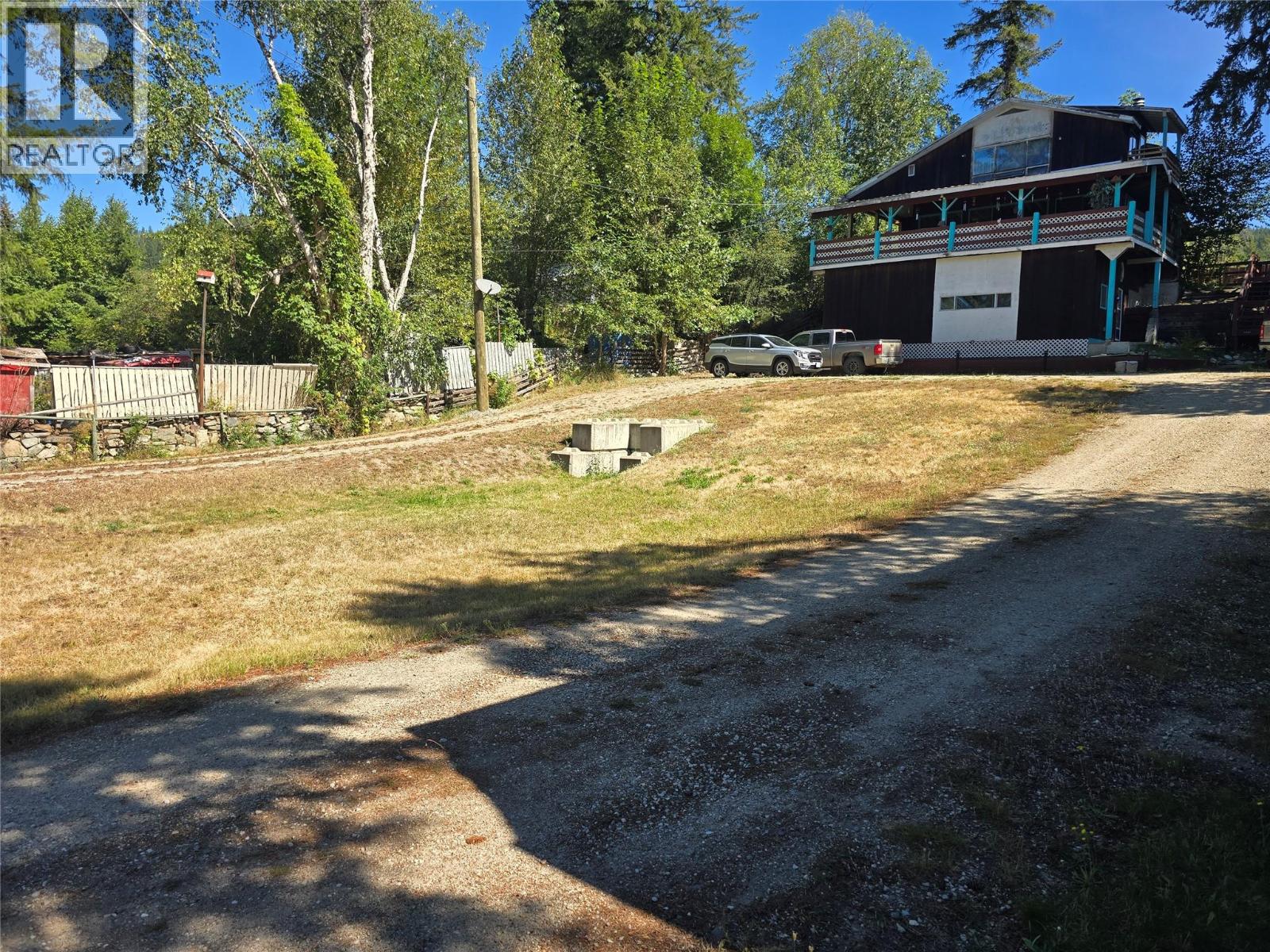 1037 RAFT RIVER Road, Clearwater, British Columbia