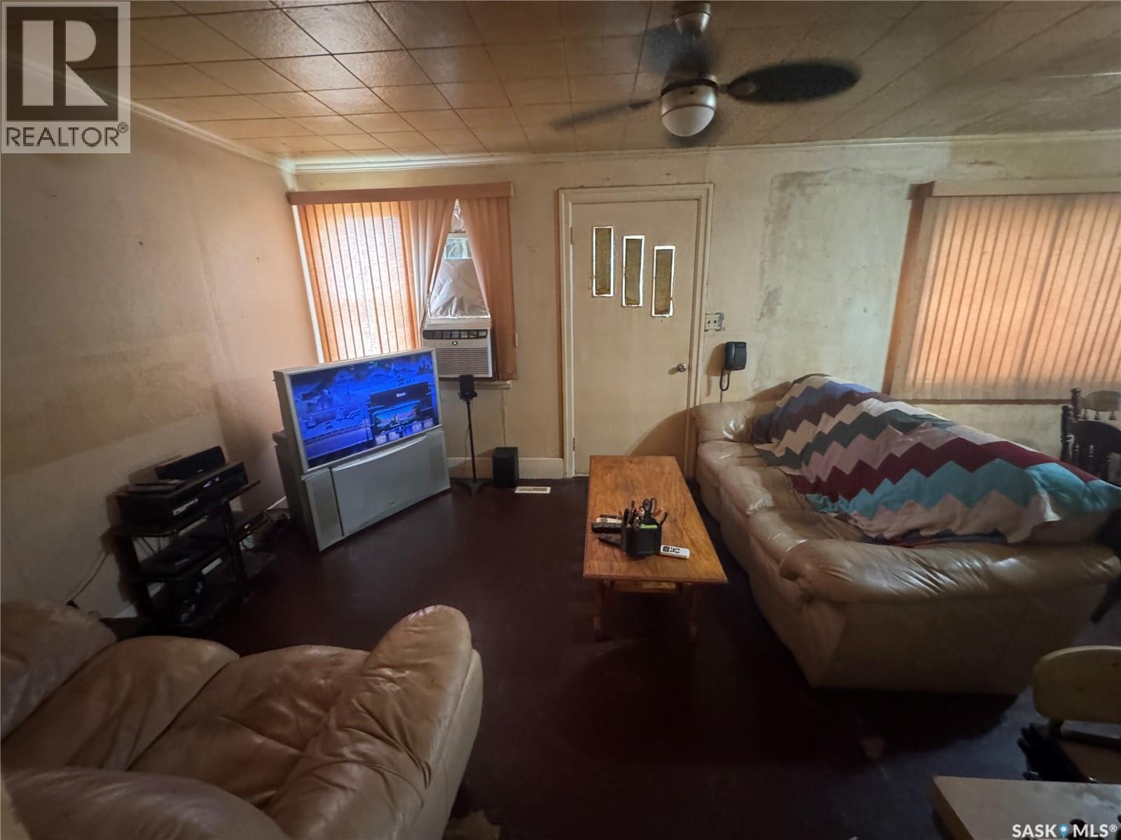 110 Railway Avenue, Strasbourg, Saskatchewan  S0G 4V0 - Photo 2 - SK046555