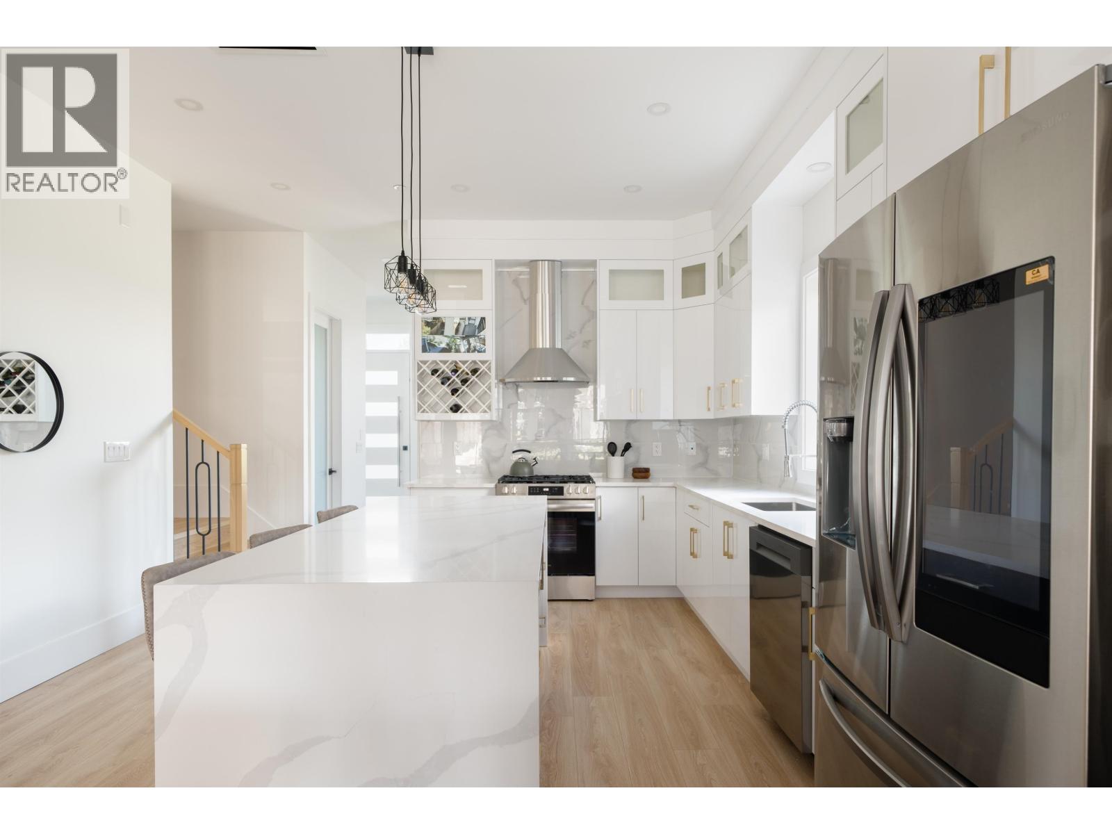 1 122 Eighth Avenue, New Westminster, British Columbia V3L 1X8 - Photo 3 - R3159230