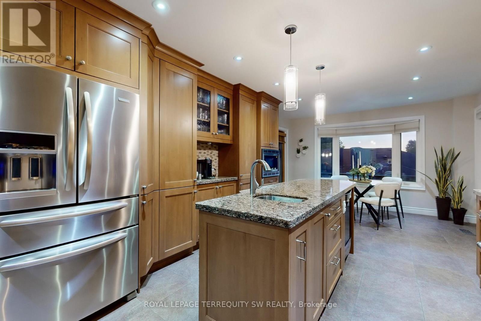 8 Chalmers Court, Brampton, Ontario  L6Z 3G9 - Photo 11 - W13716268